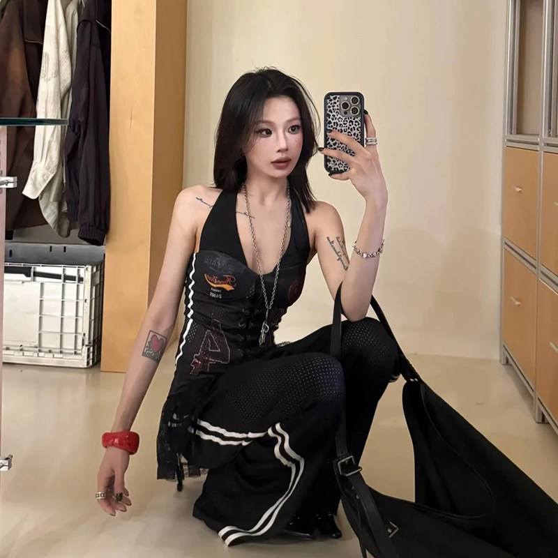 甜辣暗黑系设计感小众修身绑带挂脖背心上衣2025新款显瘦休闲裤子