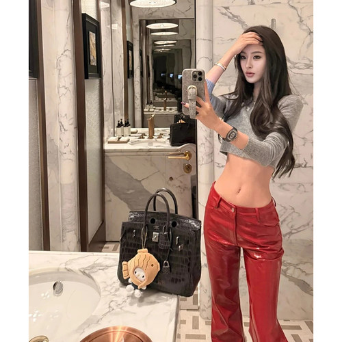 2025春季新款高级感气质字母短款针织上衣+小众时尚皮裤两件套女