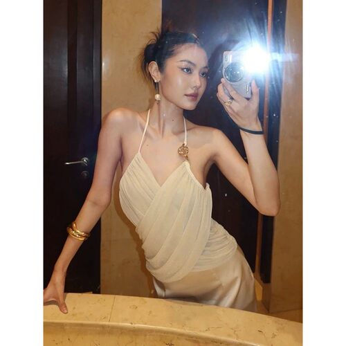纯色挂脖修身透气吊带