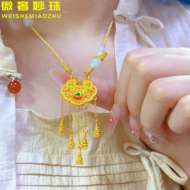 微奢妙珠女款黄金莲花锁吊坠