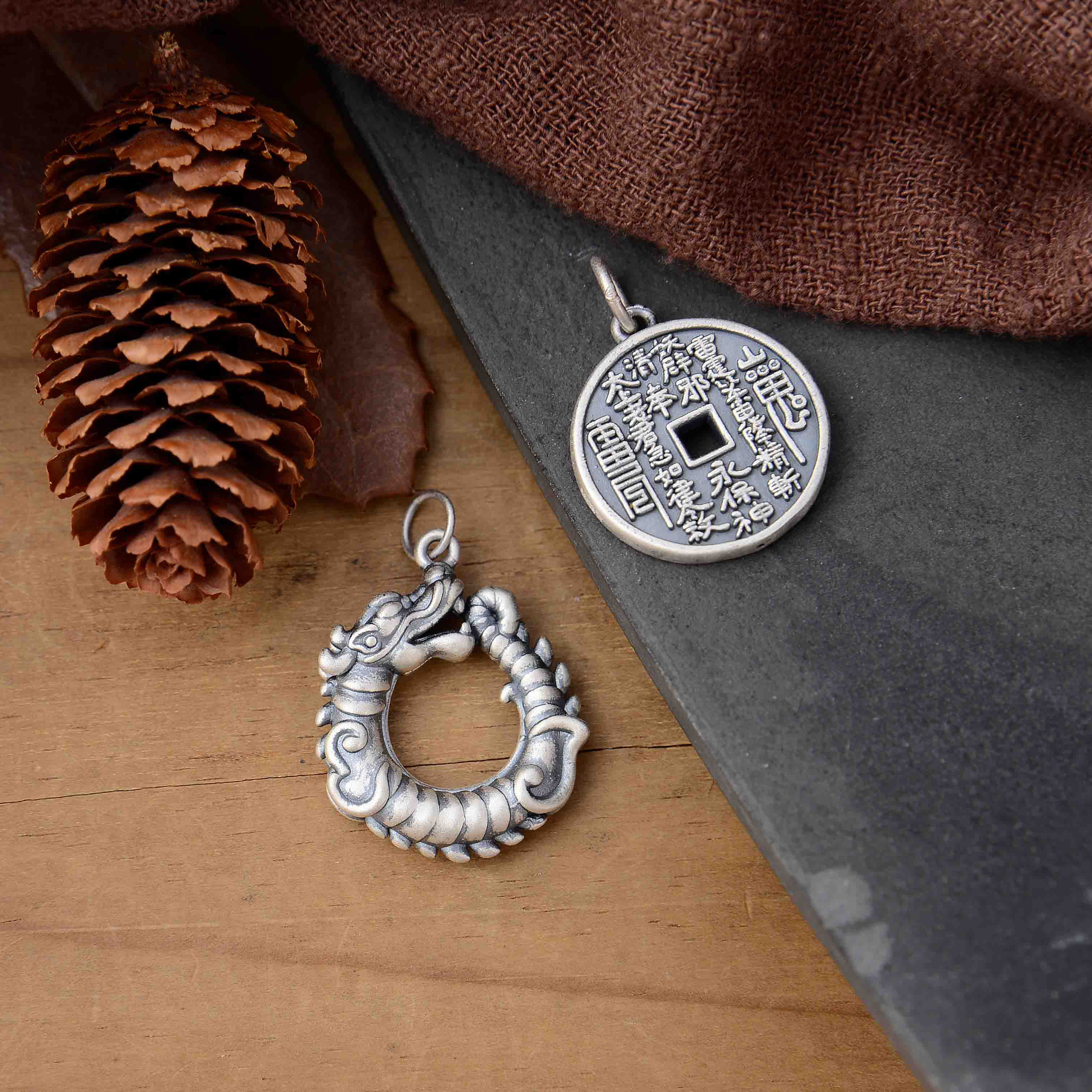S999足银龙环山鬼牌吊坠挂件