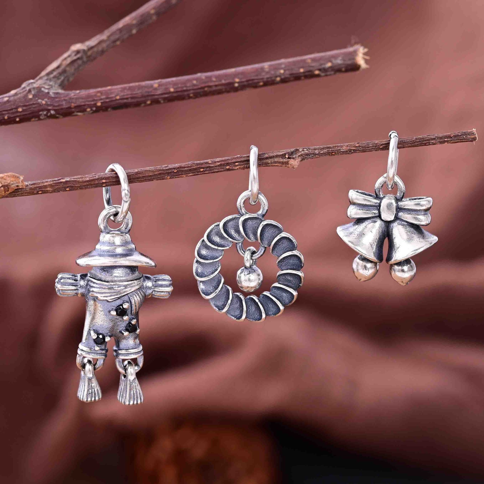S925纯银稻草人蝴蝶结铃铛吊件
