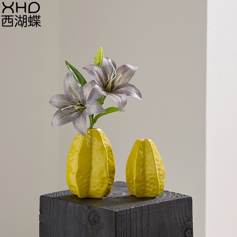 西湖蝶百合花束创意摆件