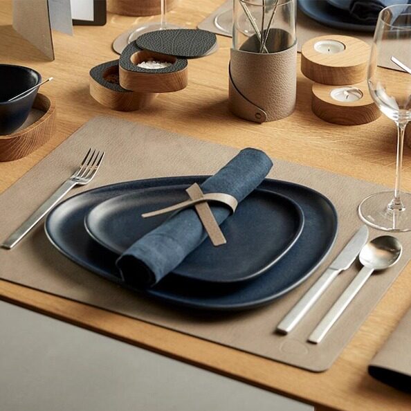 丹麦进口单面皮革方形餐垫