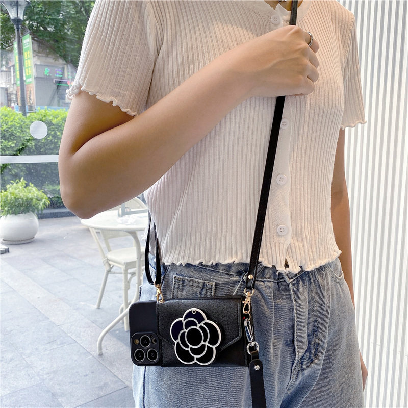 小香风山茶花镜子适用苹果16promax手机壳iPhone17pro斜挎13零钱包15pro挂绳苹果11个性12全包xr女款14防摔套