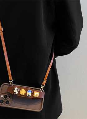 棕色饼干掌门狗手腕带适用苹果16romax手机壳17pro新款iphone13卡通14pm创意11全包15pro防摔xsmax斜跨xr挂绳