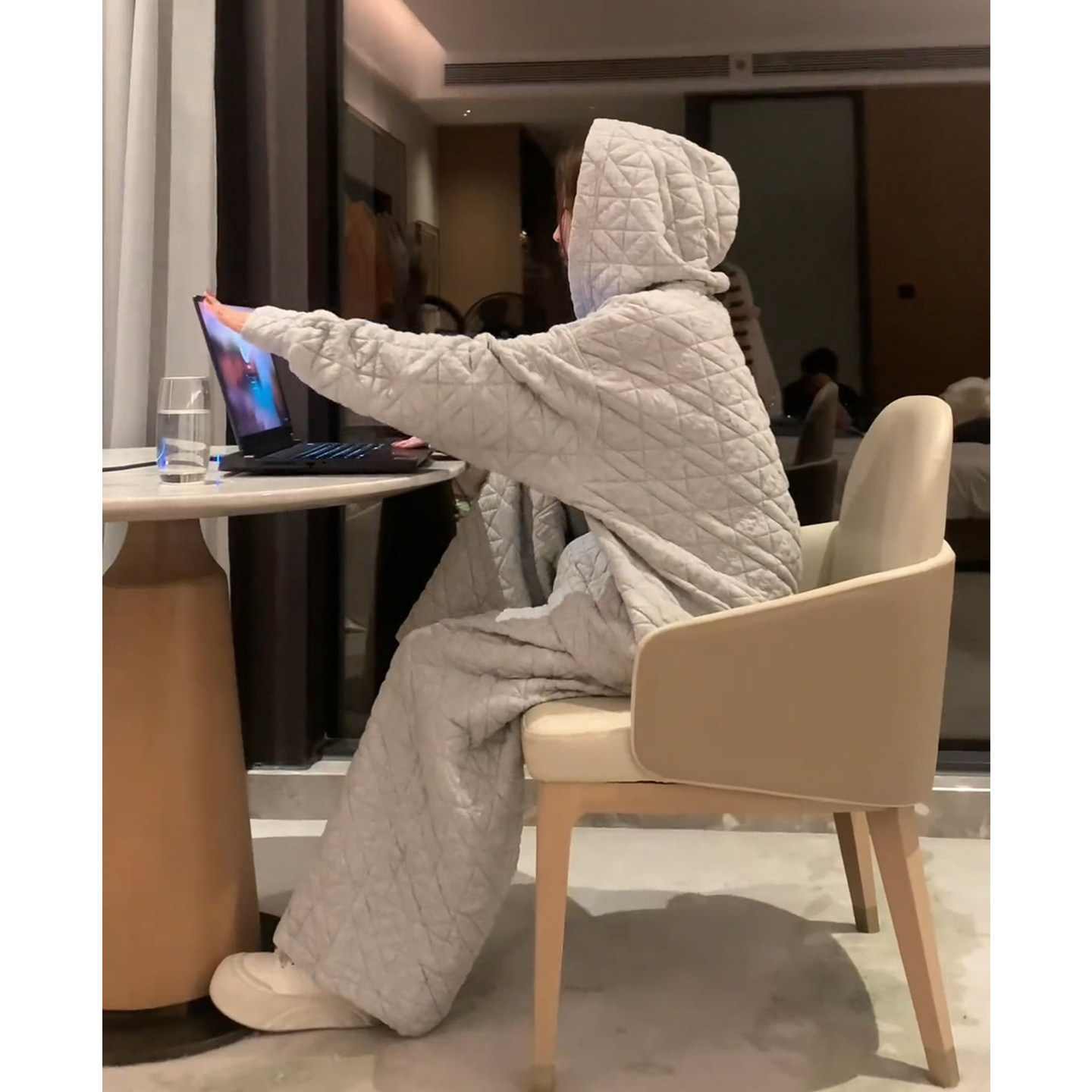 冬季穿搭一整套高级感菱形格棉服