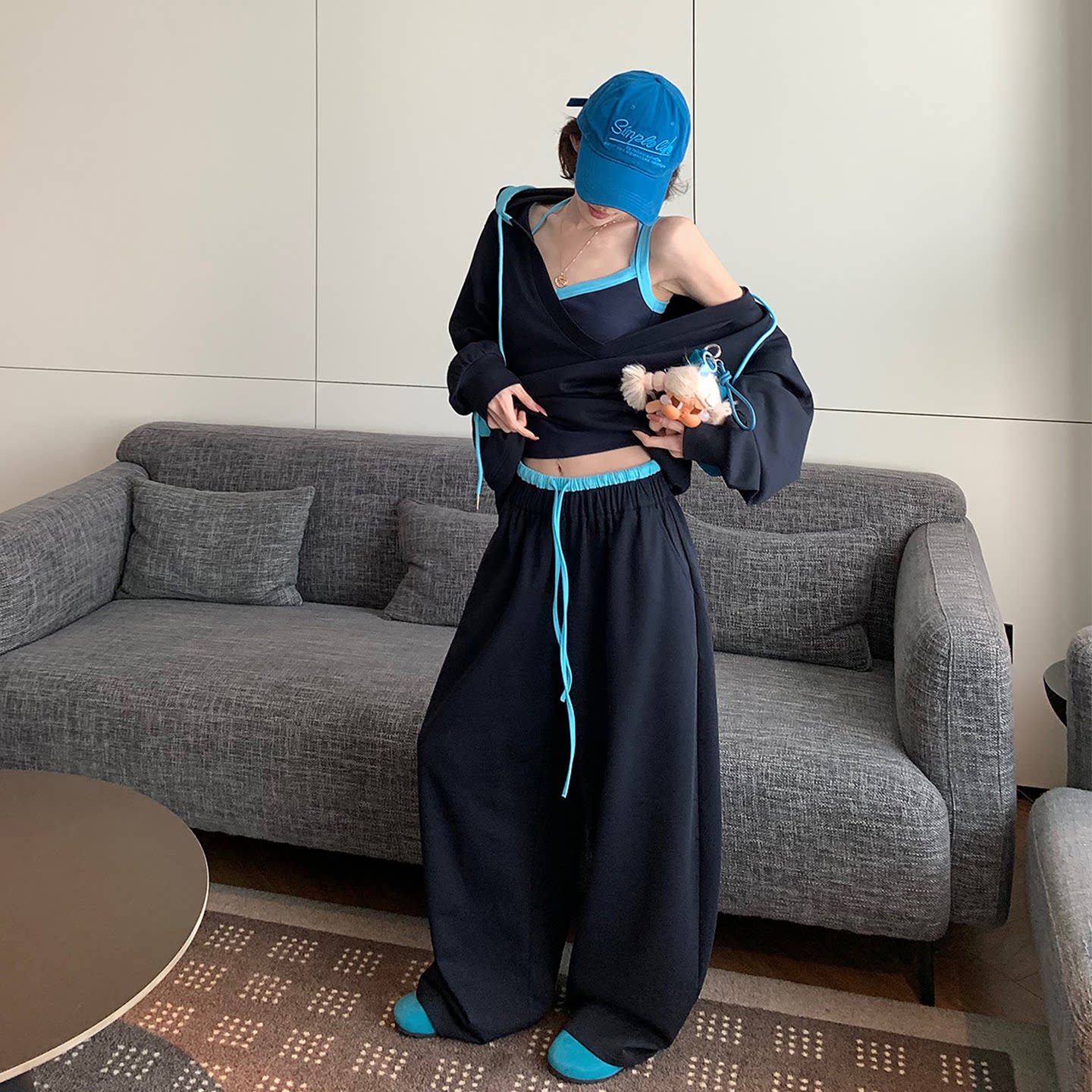 慵懒风秋季穿搭韩系高级感休闲运动连帽卫衣撞色背心阔腿裤三件套