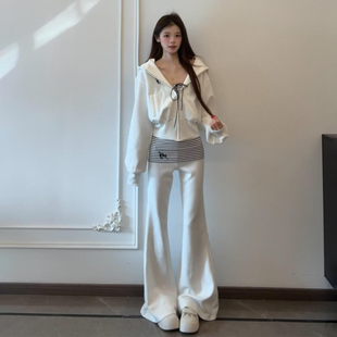 2026超火减龄套装欧货白色休闲运动洋气卫衣微喇裤春季一整套穿搭