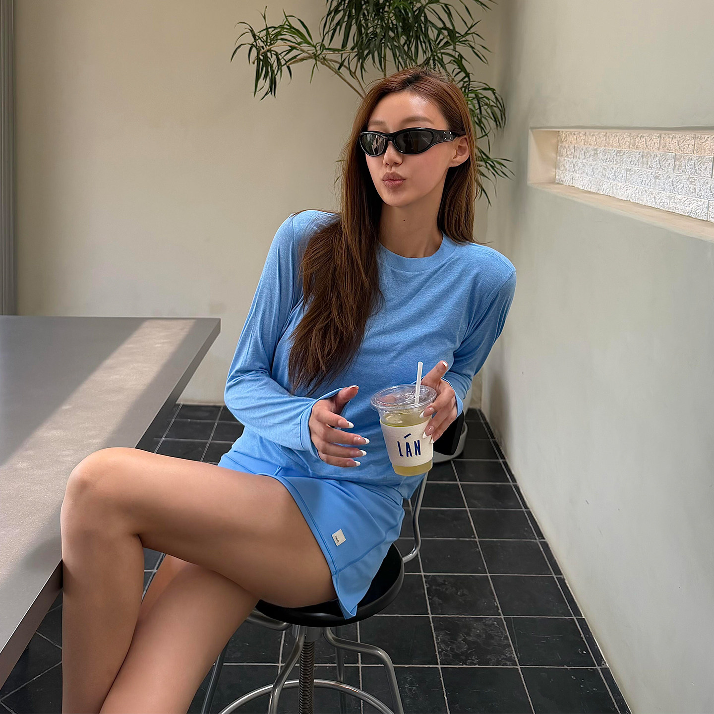 夏季一整套高级感蓝色休闲穿搭防晒罩衫吊带运动服网球半身裙套装