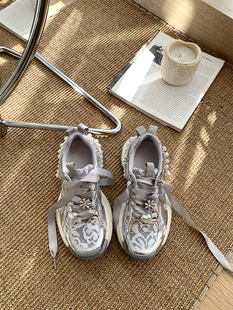 新款 高级感珍珠链条休闲运动鞋 女2024春季 厚底银色涡轮蕾丝老爹鞋