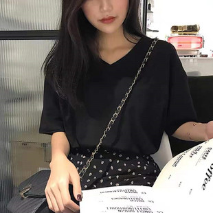 v领短袖t恤女夏季2022年新款韩版宽松学生设计感黑色潮流半袖上衣