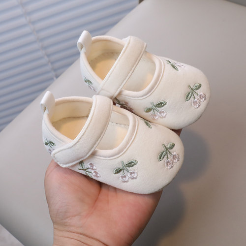 女宝宝软底防掉步前鞋