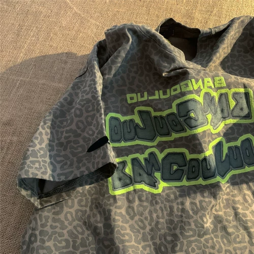 Небольшая дизайнерская японская футболка с коротким рукавом подходит для мужчин и женщин, парная одежда для влюбленных, тренд сезона, короткий рукав, оверсайз