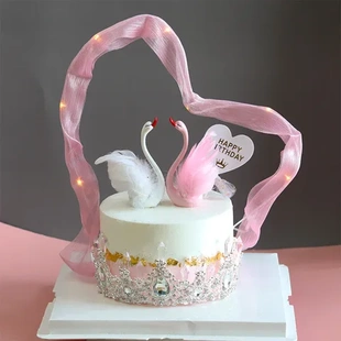 羽毛翅膀爱情鸟摆件天鹅树脂蛋糕公仔装饰黑白蛋糕高贵天鹅