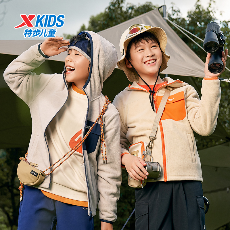 特步童装儿童针织外套抗静电2024春秋新款休闲连帽薄款上衣男女童