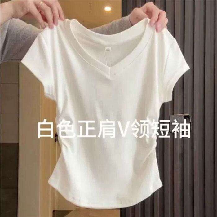 甜辣妹正肩V领短袖T恤女春夏新款修身显瘦设计感褶皱V领上衣女