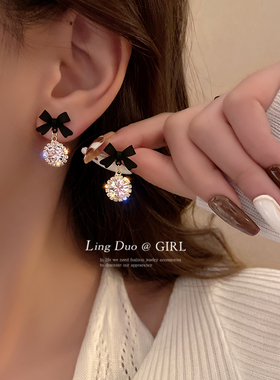 黑色蝴蝶结水钻小圆球耳钉2026年新款女秋冬高级感轻奢耳饰耳环潮