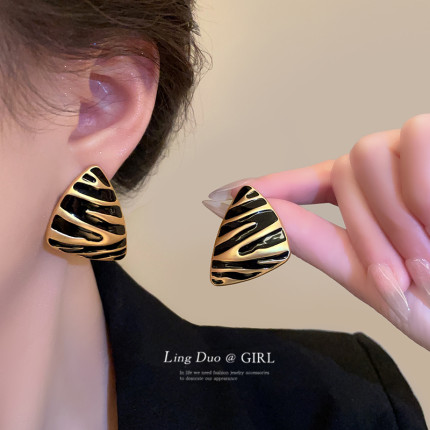 黑金斑马纹复古耳钉女轻奢高级感夸张大耳环2025新款爆款秋冬耳饰