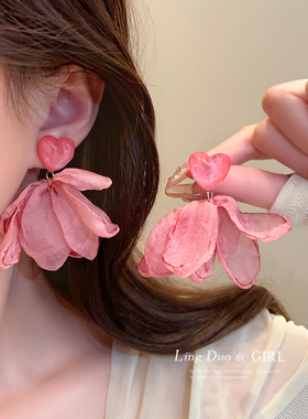 度假风 甜美粉色爱心雪纺耳环法式超仙花瓣耳钉小众独特设计耳饰