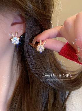 本命年可旋转小兔子耳钉小众设计感小巧精致可爱耳环2025年新款潮