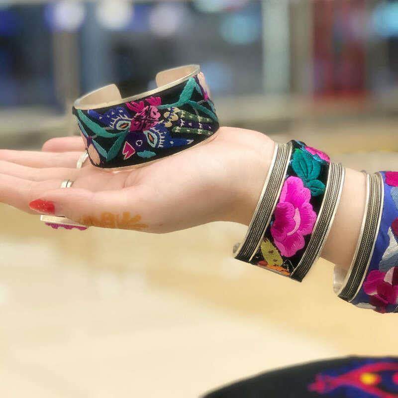 新品松桃锈手镯复古民族风老绣开口手环中国风绣花苗银饰品