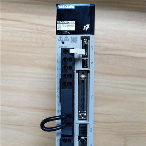 议价全新7系列400W驱动器SGD7S-2R8A00A002现货包邮没包装盒