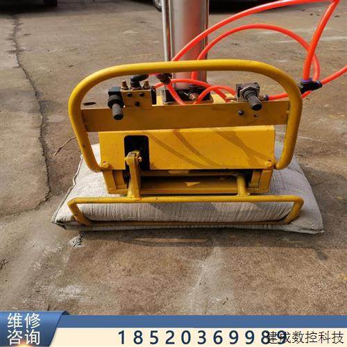 议价水泥装卸机化肥装卸机搬运助手夹爪。