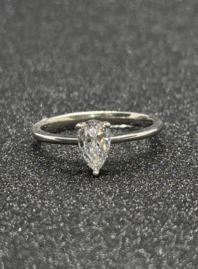 光托水滴一克拉梨形戒指