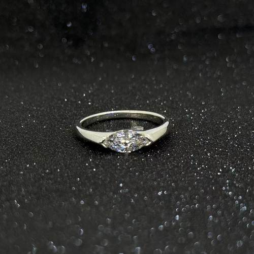 光托横镶马眼1克拉橄榄戒指