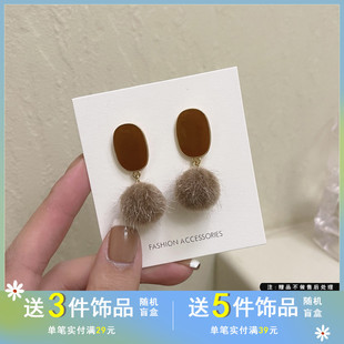 S925银针秋韩国冬温暖毛球耳钉气质简约滴油耳环优雅淑女耳饰278