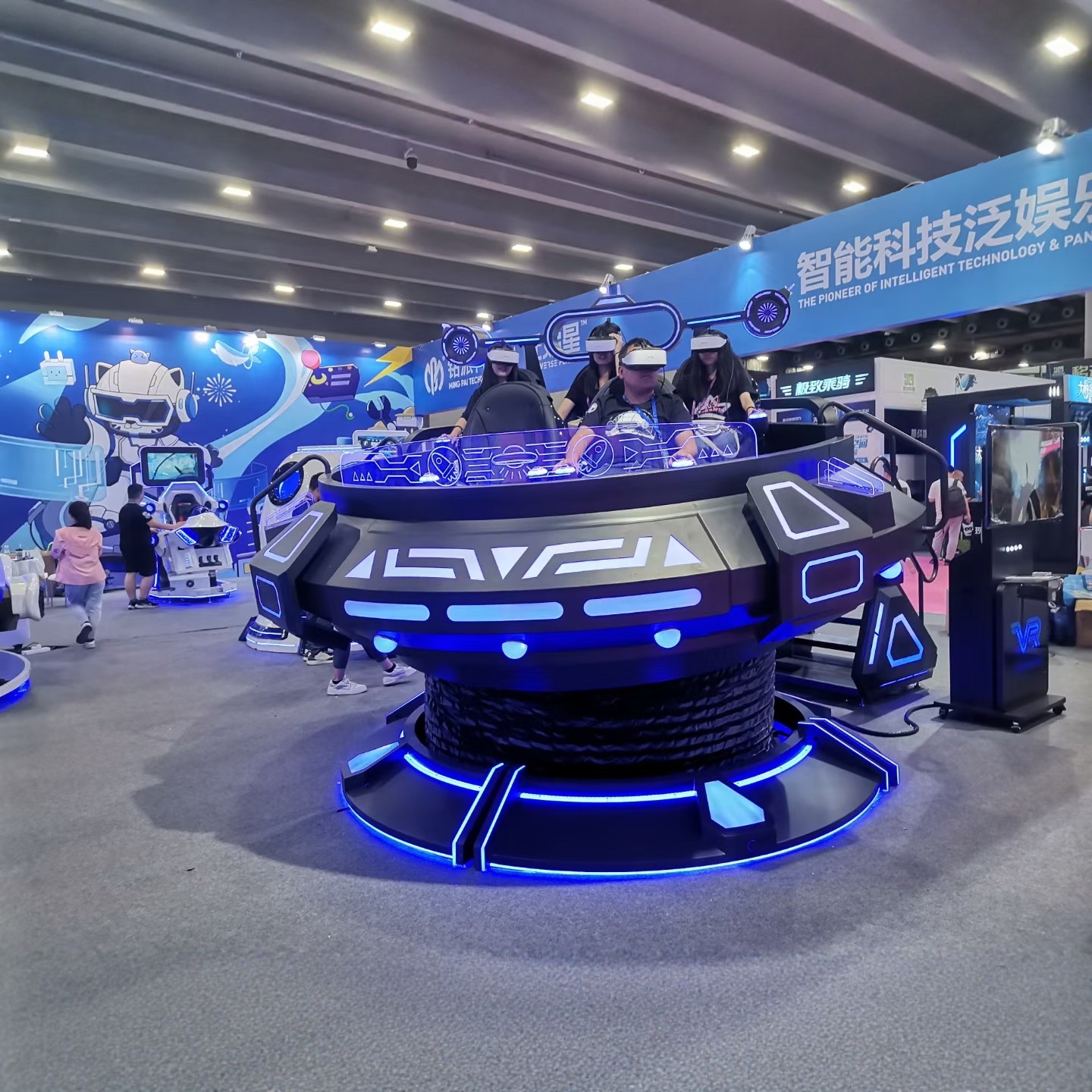 VR旋转飞碟体感游戏机大型飞船