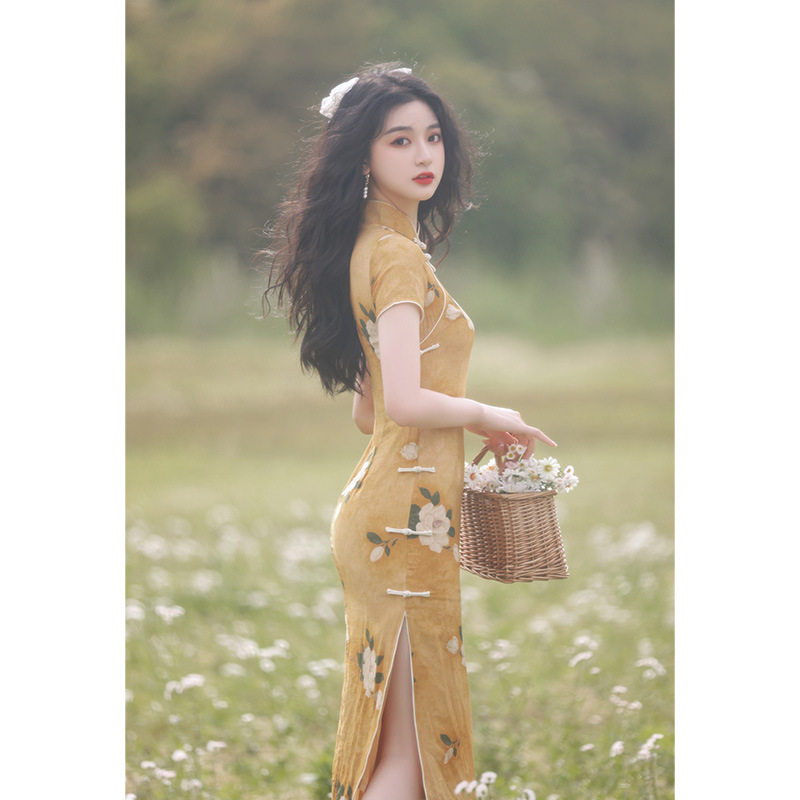 素雅旗袍2025年新款复古长款改良版年轻款蚀骨少女山茶花连衣裙夏