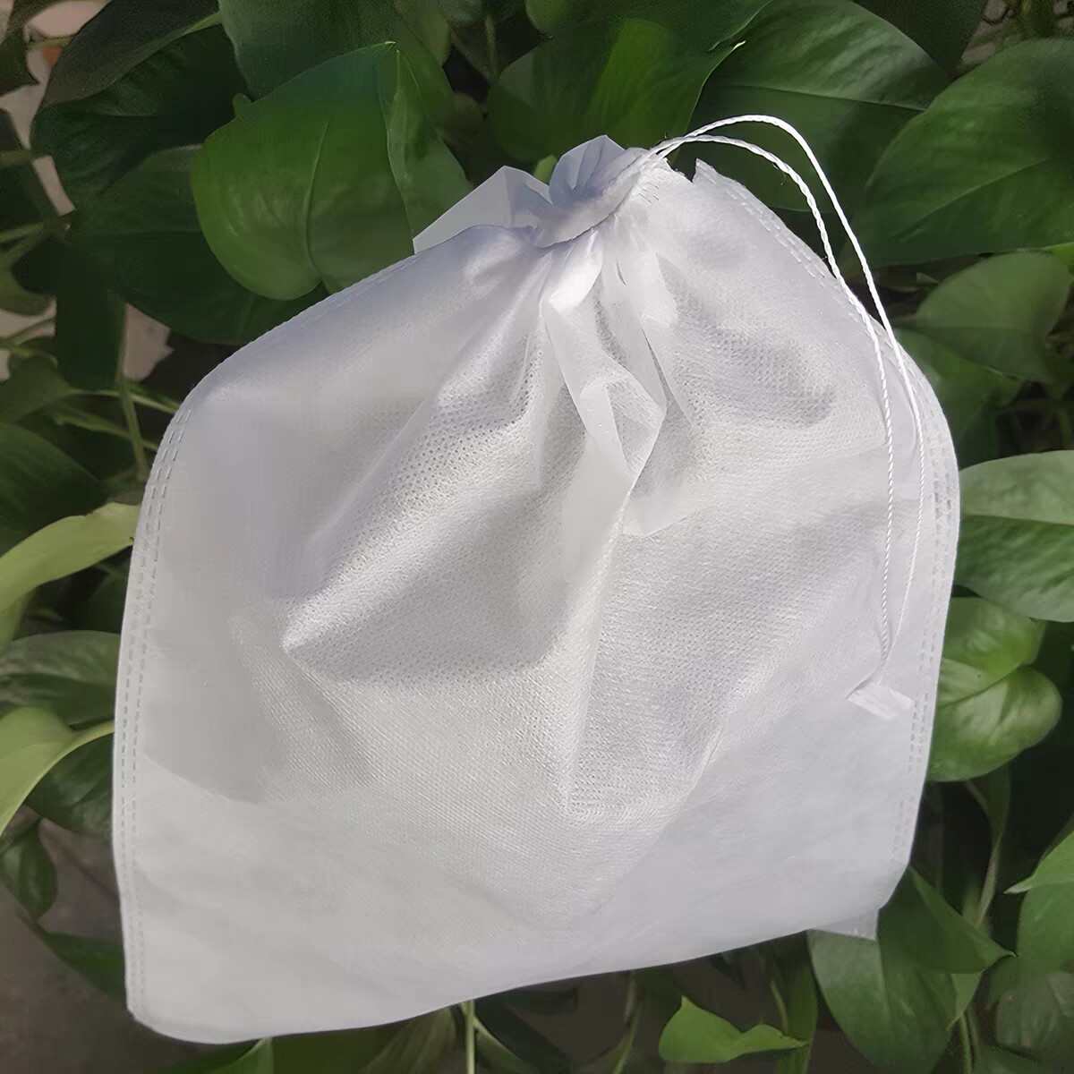 环保束口水果葡萄套袋无纺布抽绳防蚊虫生态干燥剂育苗园艺袋套袋