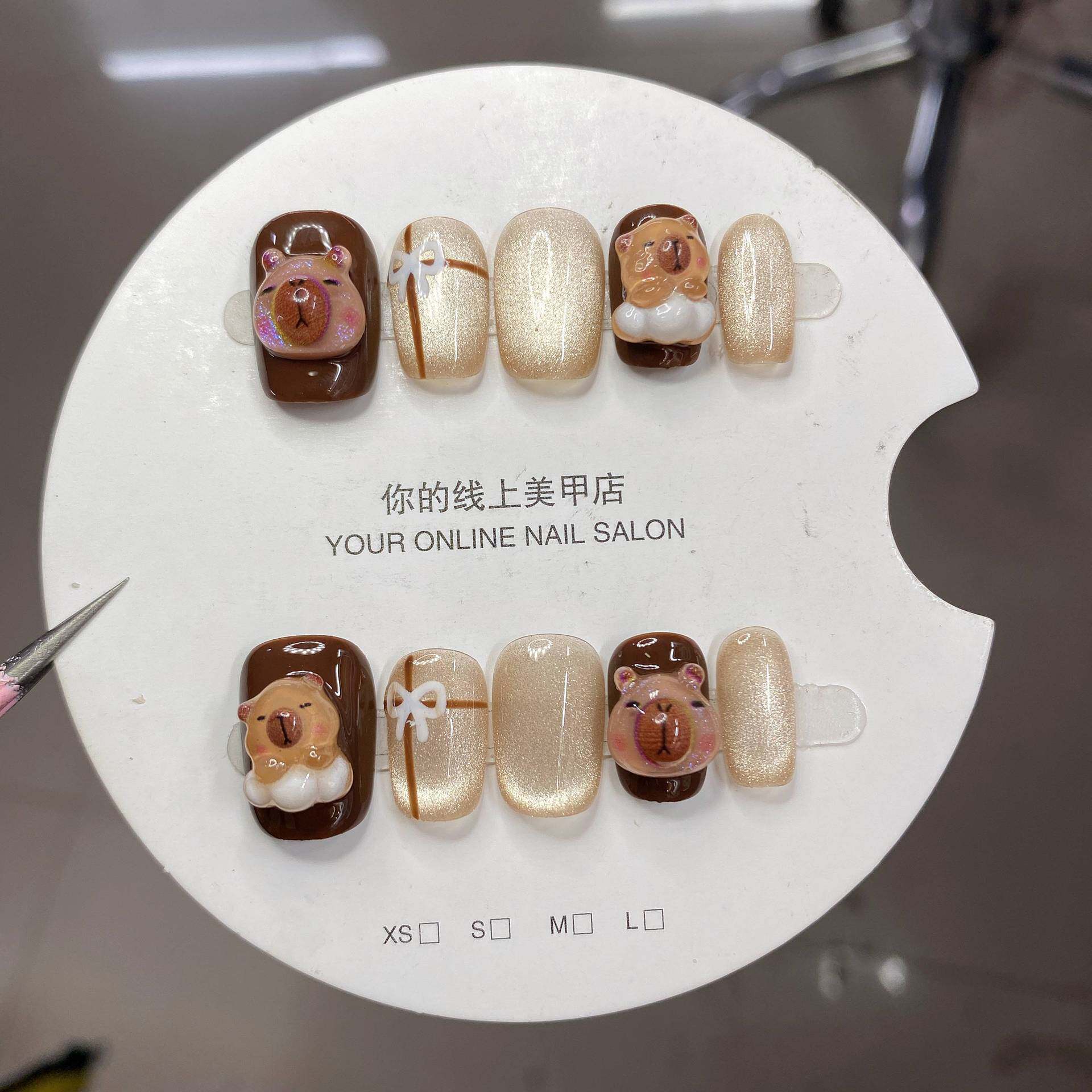 新款纯手工穿戴甲手绘光疗美甲贴片成品批发可爱卡皮巴拉水豚