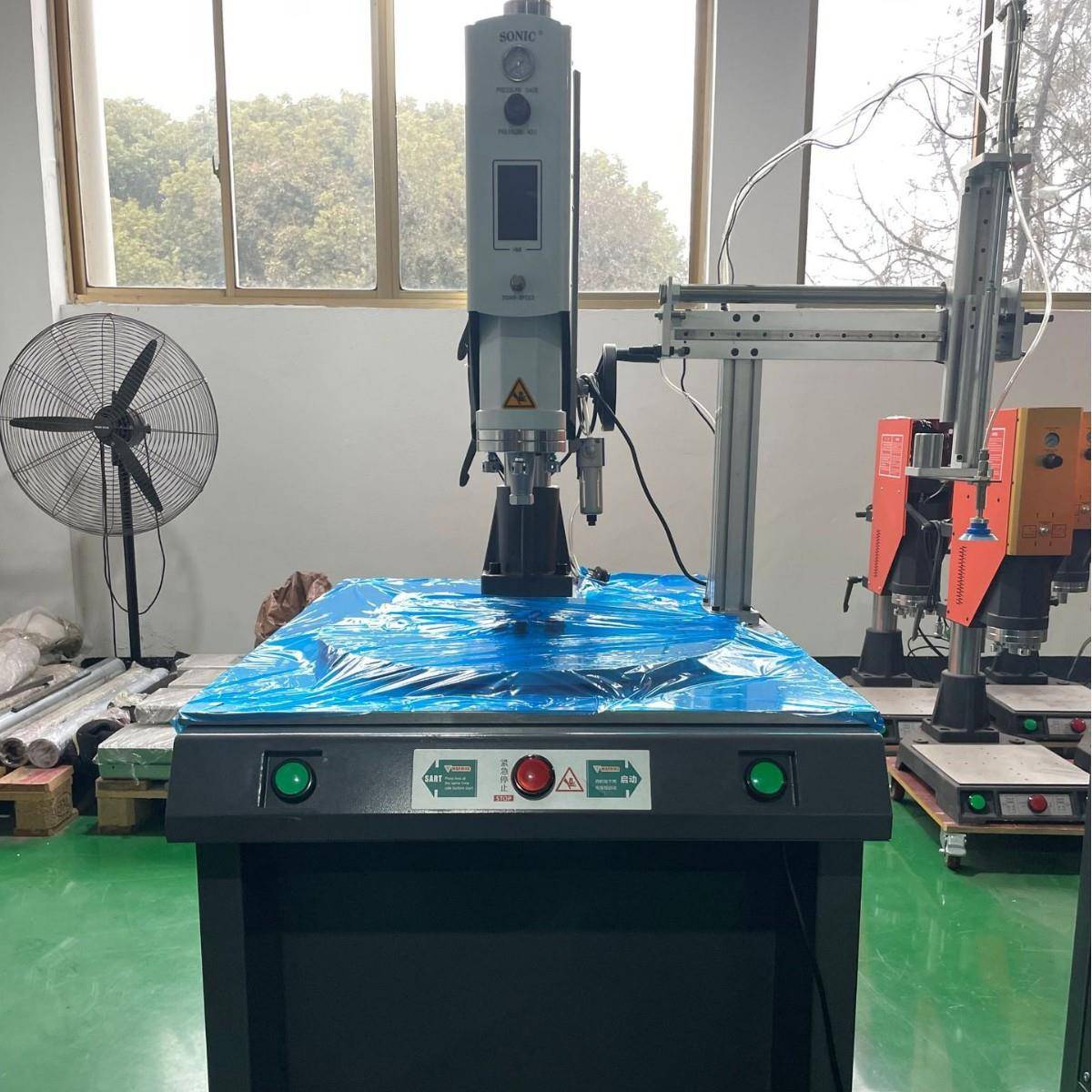 高周波热压机转盘自动熔接鞋面印花PVC包装高周波熔接机