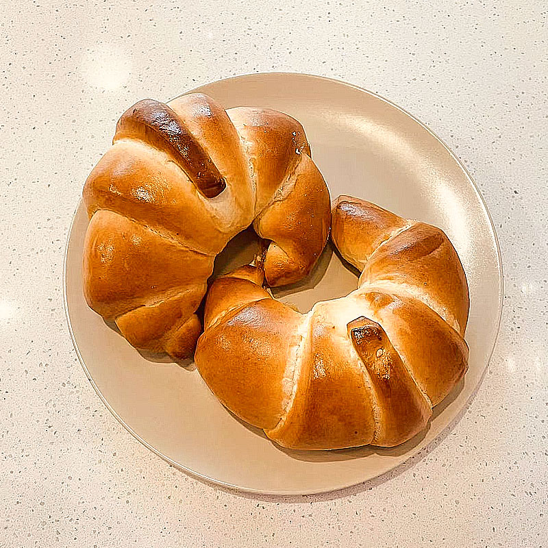 黄油新月软面包内部扎实口感软绵下午茶小点心Milkbreadbun