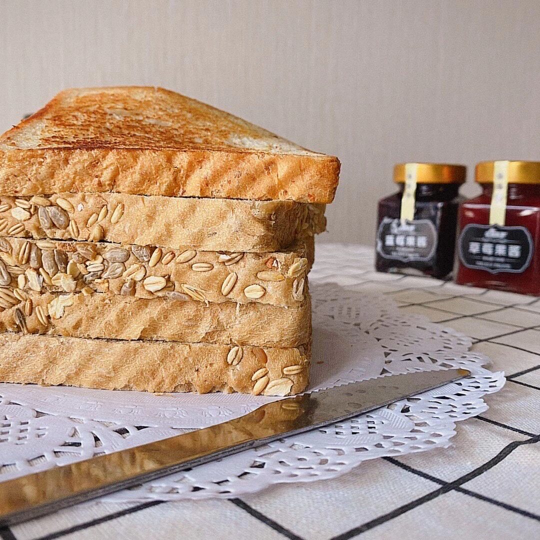 早餐德国全麦蜂蜜吐司杂粮黑麦三明治粗粮面包