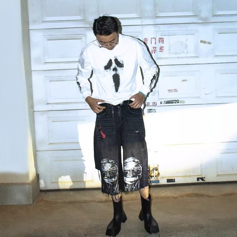 鬼脸图腾棉白直喷印花长袖宽松T
