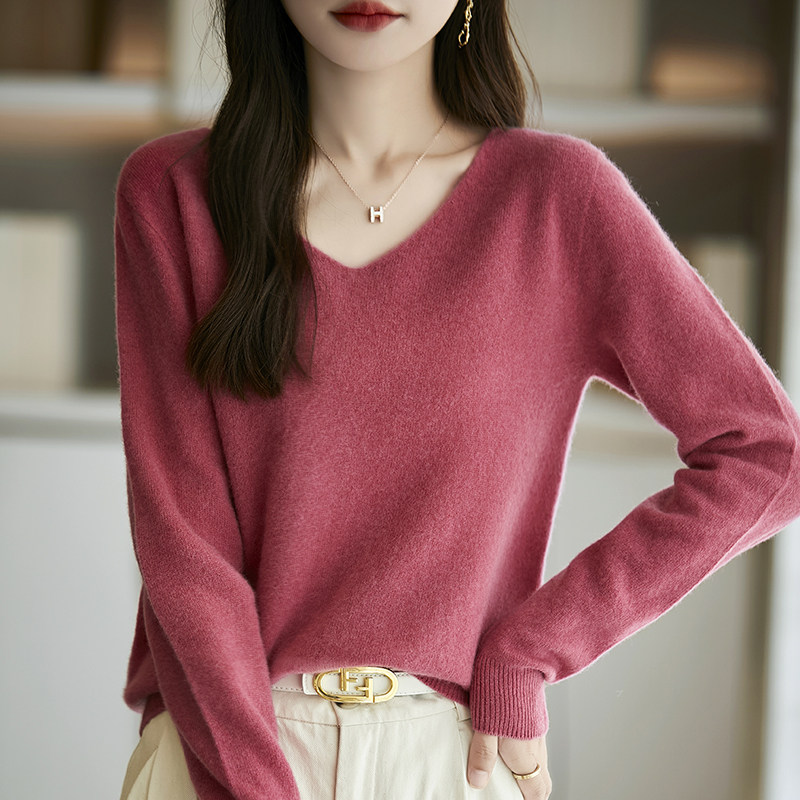 一线成衣V领毛衣女秋冬内搭宽松打底衫软糯质感衫鸡心领