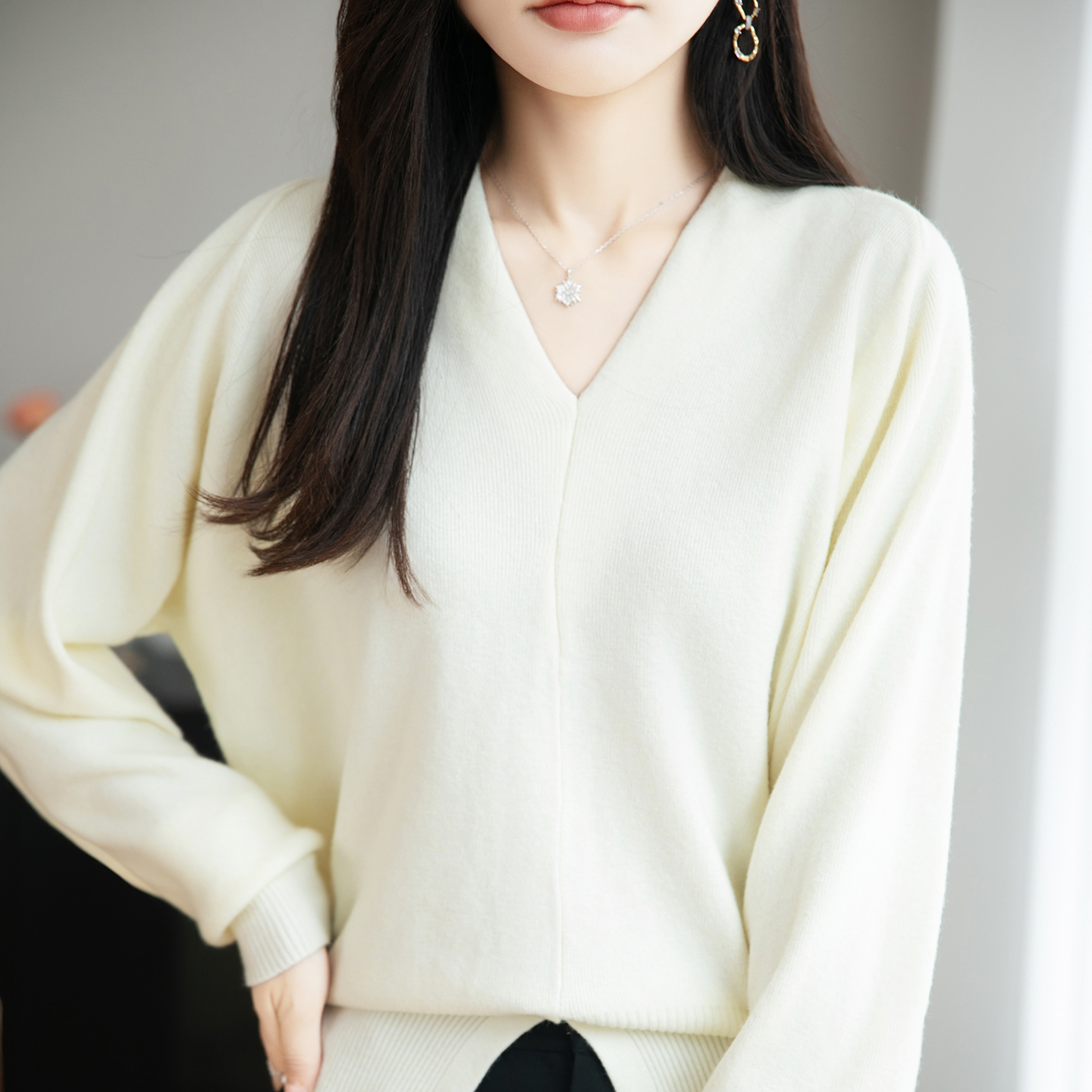 慵懒风宽松套头V领毛衣女