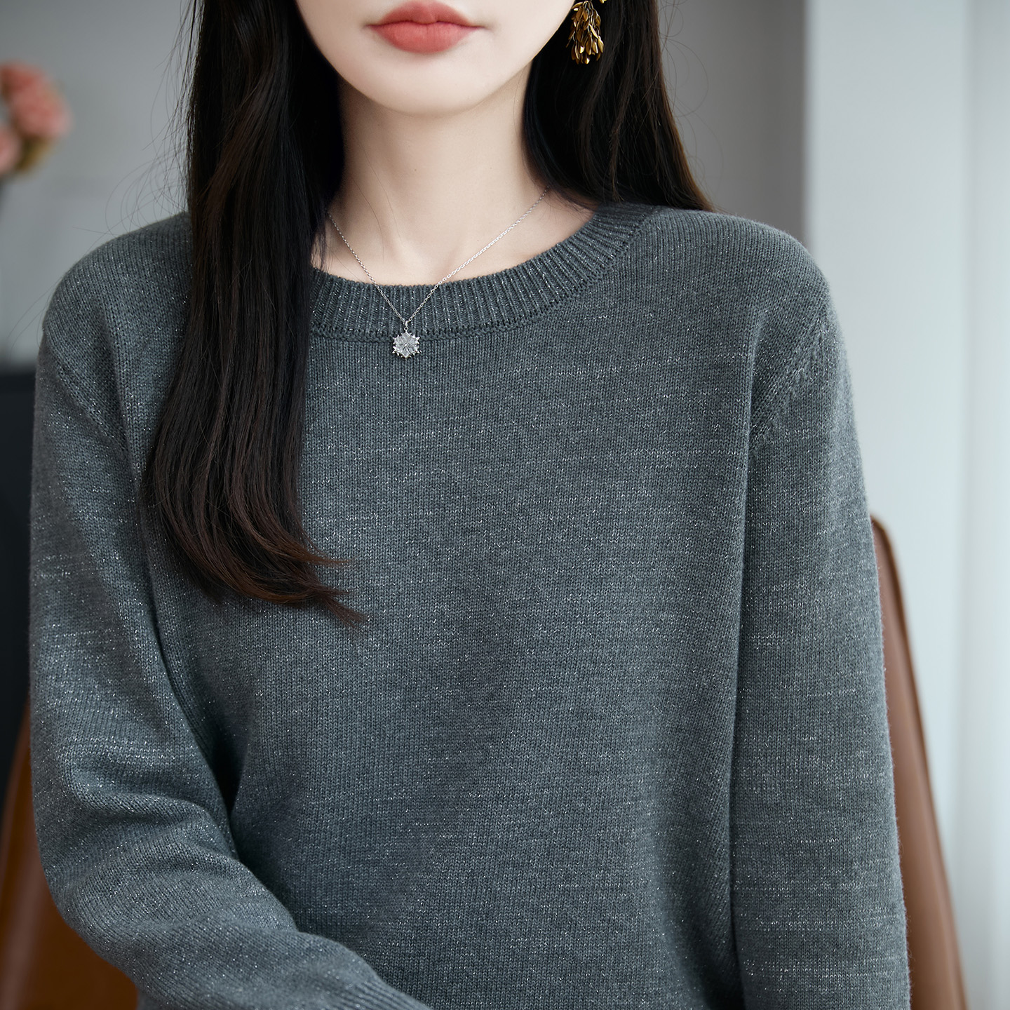 法式轻奢亮丝圆领毛衣