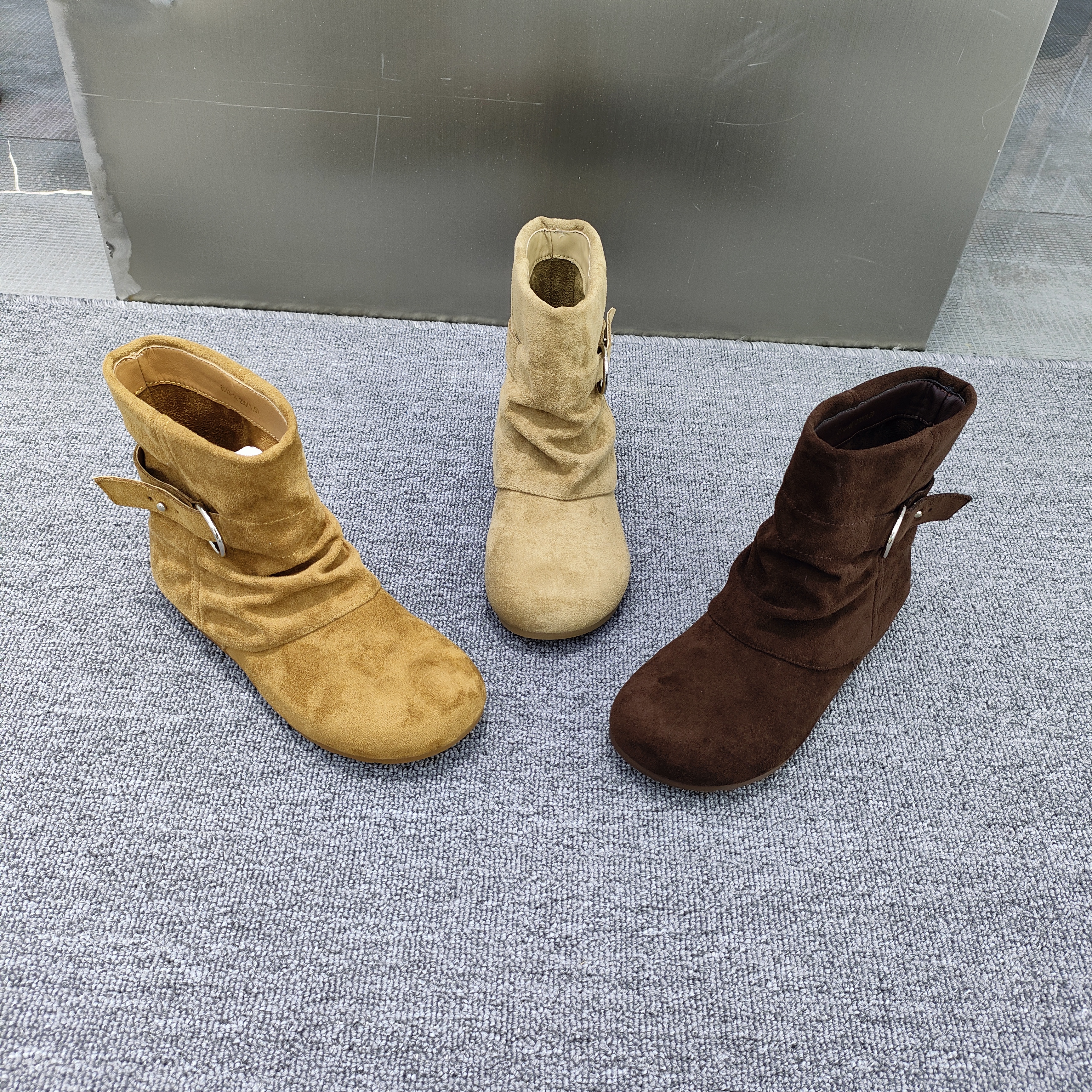 反绒皮复古裤管靴女平底百搭堆堆靴2025秋季新款配裙子时尚马丁靴