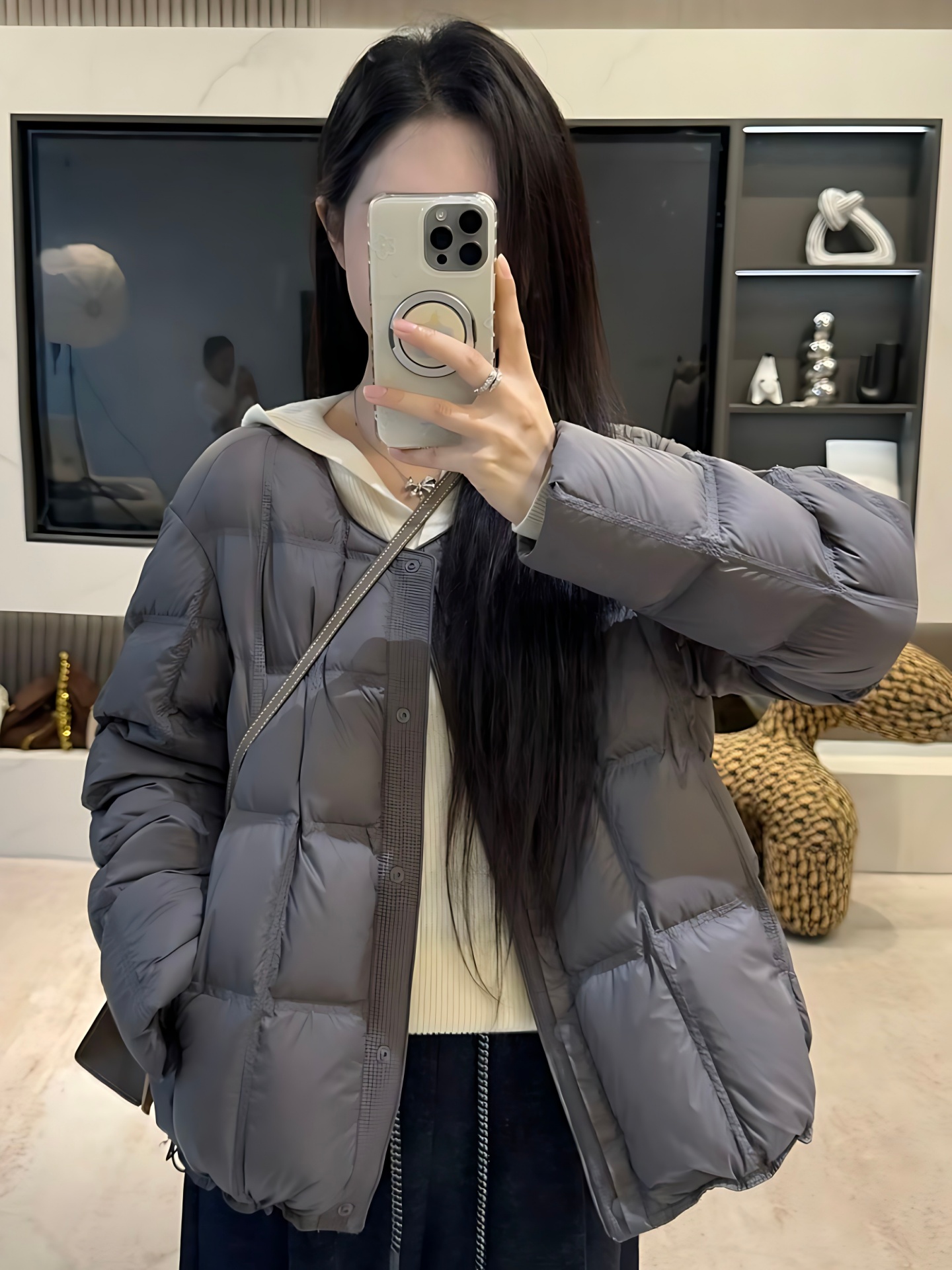 圆领白鸭绒羽绒服女2025冬季新款泡芙轻薄休闲加厚保暖面包服外套