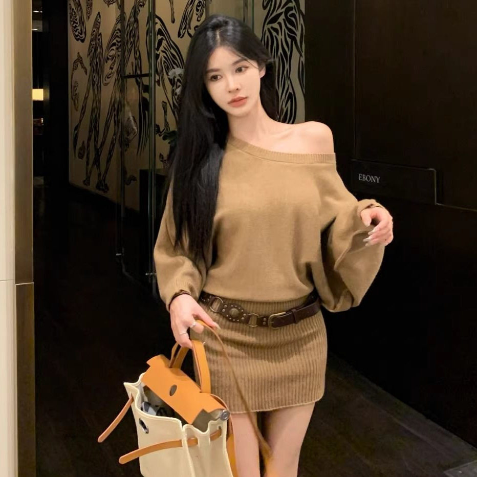 卡其色斜肩毛衣连衣裙女