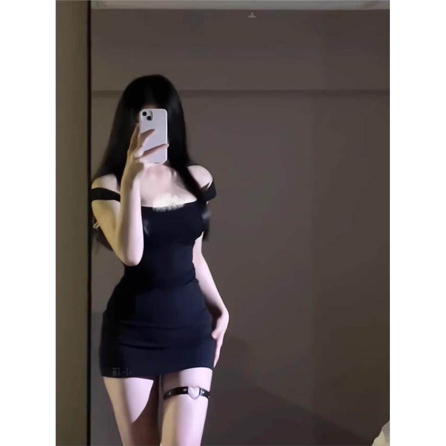 纯欲风性感一字肩露肩背心连衣裙女夏季无袖收腰包臀裙紧身短裙子