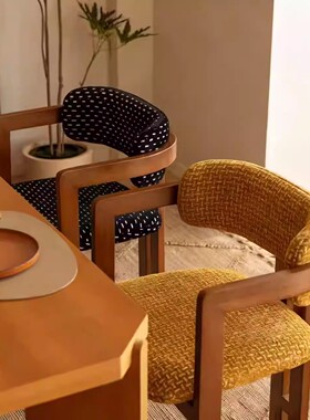 2026意式高端餐椅家用中古风洽谈茶室实木椅子设计师白蜡木扶手椅