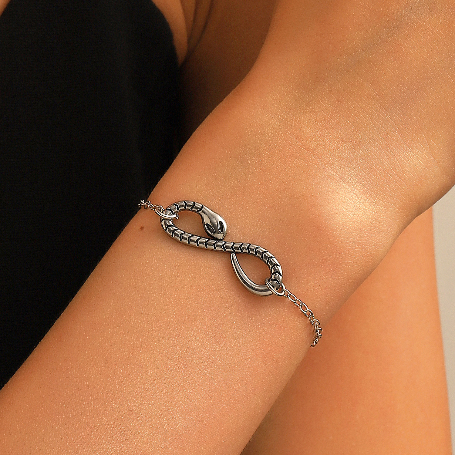 哥特暗黑钛钢蛇形手链女ins风欧