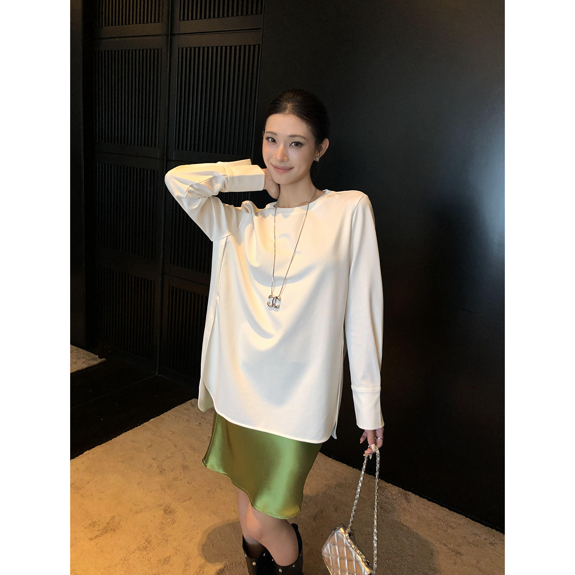 辰米范 慵懒加分项 白色简约圆领长袖T恤女宽松休闲显瘦百搭上衣