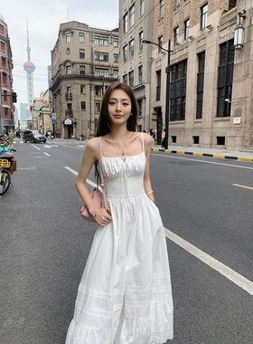 辰米范 法式白色收腰吊带连衣裙女夏季高级感气质显瘦拼接蕾丝裙